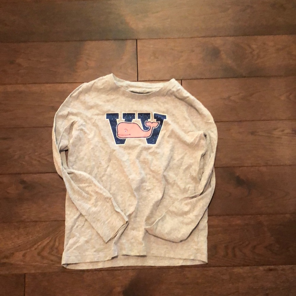 cute girls vineyard vines shirt!